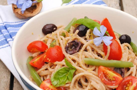 spaghetti integrali al pesto di noci e limone ricetta di pasticciandoconalfranca