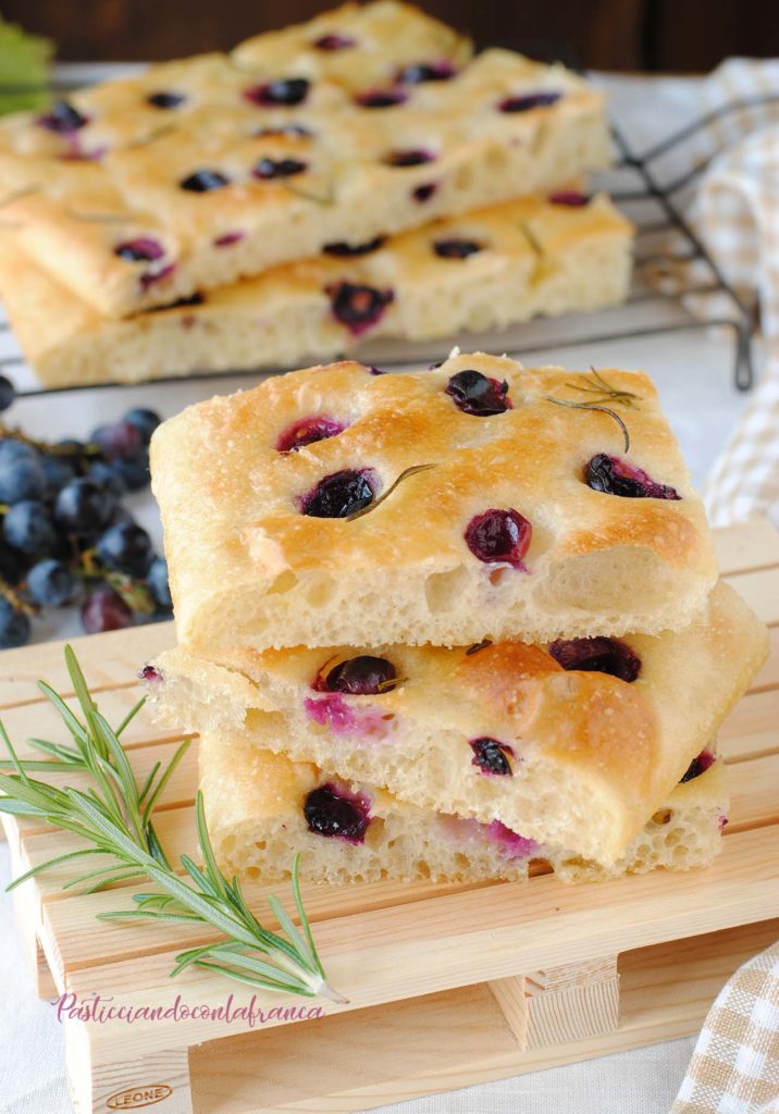 focaccia al farro con uva fragola ricetta di pasticciandoconlafranca