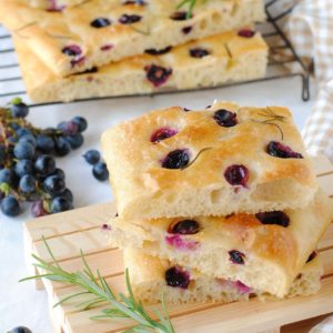 focaccia al farro con uva fragola ricetta di pasticciandoconlafranca