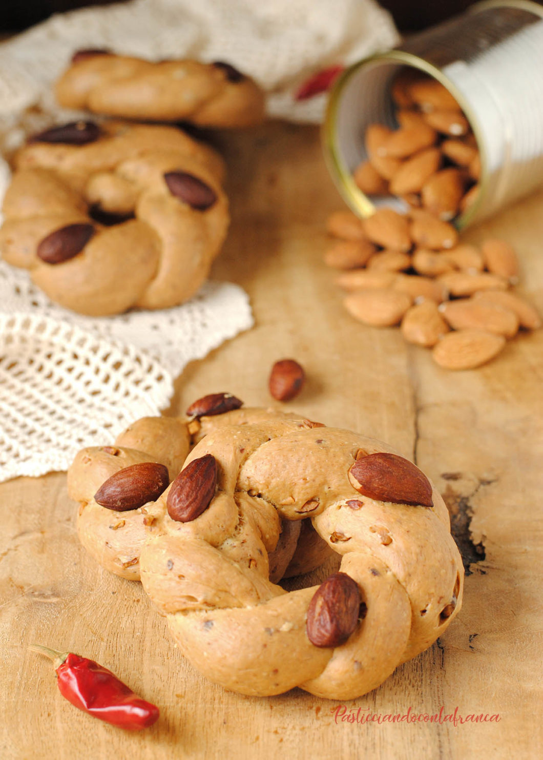 questa immagine rappresenta taralli napoletani all'olio di oliva ricetta di pasticciandoconlafranca