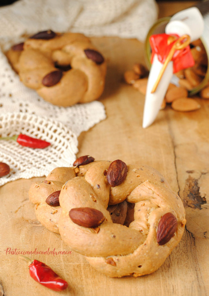 questa immagine rappresenta taralli napoletani all'olio di oliva ricetta di pasticciandoconlafranca