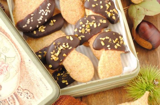 questa immagine rappresenta biscotti senza glutine alla castagna ricetta di pasticciandoconlafranca
