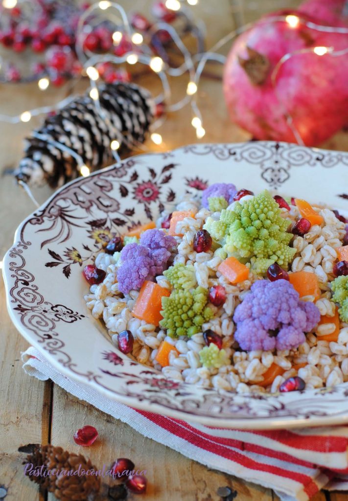 questa immagine rappresenta farro con carote broccoli e melagrana ricetta di pasticciandoconalafranca