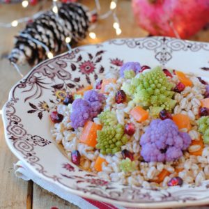 questa immagine rappresenta farro con carote broccoli e melagrana ricetta di pasticciandoconalafranca