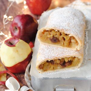 questa immagine rappresenta strudel di mele vegano ricetta di pasticciandoconlafranca