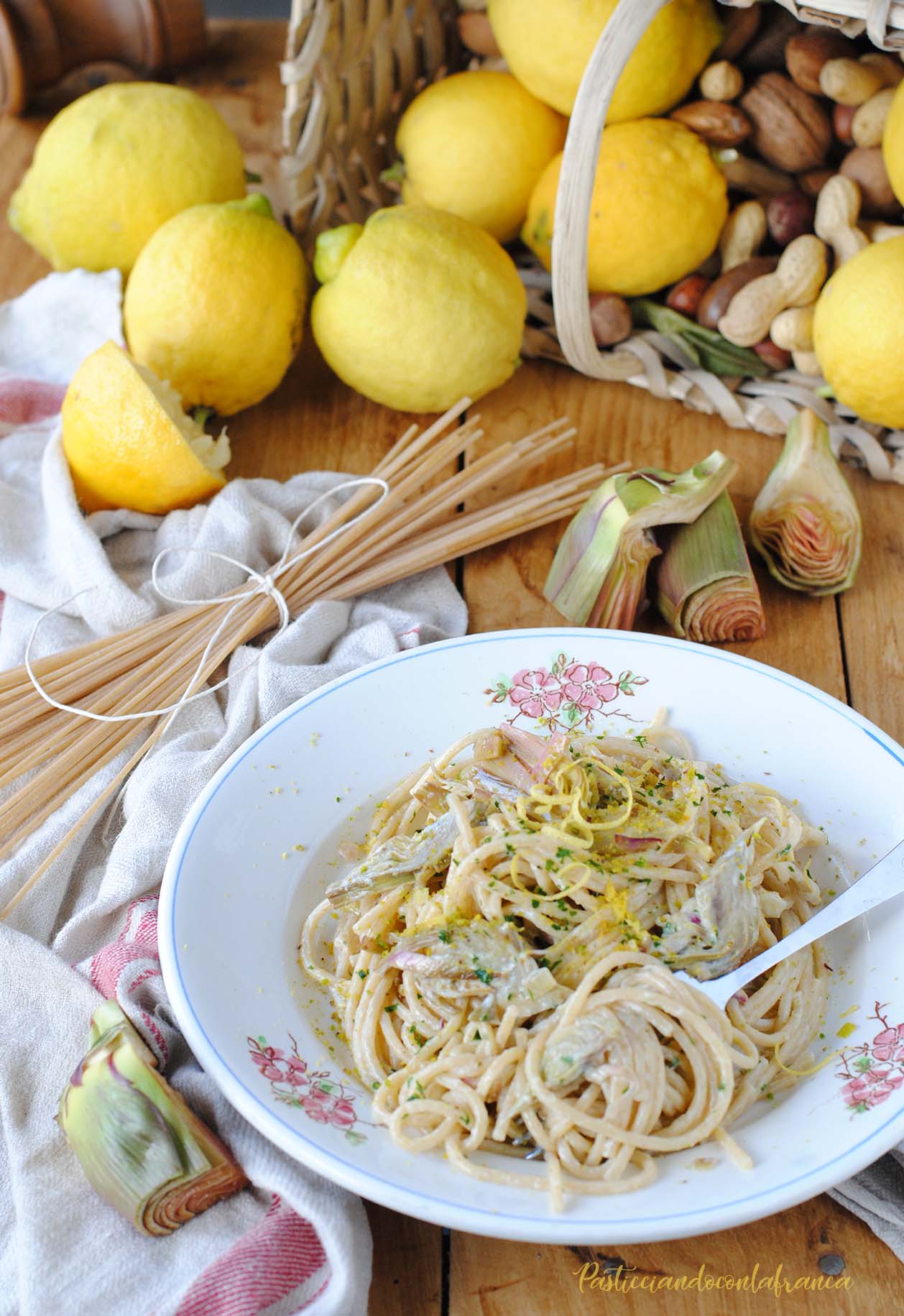 Spaghetti integrali con carciofi e limone