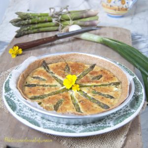 questa immagine rappresenta quiche integrale agli asparagi ricetta di pasticciandoconlafranca