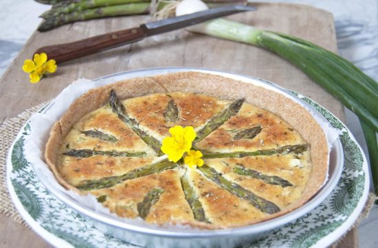 questa immagine rappresenta quiche integrale agli asparagi ricetta di pasticciandoconlafranca