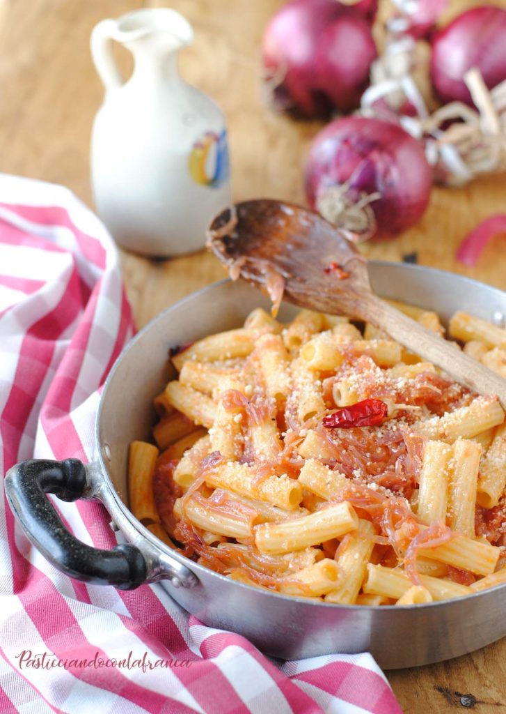 questa immagine rappresenta ziti alla finta genovese ricetta di pasticciandoconlafranca