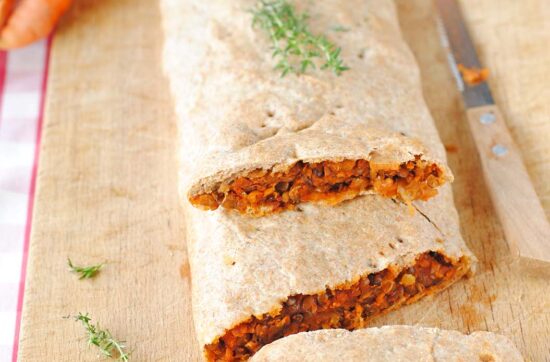 questa immagine rappresenta lo strudel salato alle lenticchie ricetta di pasticciandoconlafranca