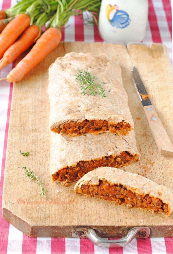 questa immagine rappresenta lo strudel salato alle lenticchie ricetta di pasticciandoconlafranca