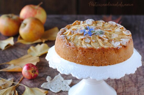 questa immagine rappresenta torta di mele vegana ricetta di pasticciandoconlafranca