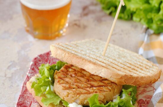 questa immagine rappresenta burger vegetali fatti in casa ricetta di pasticciandoconlafranca