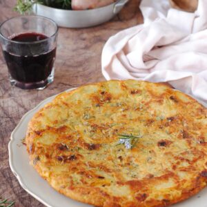 questa immagine rappresenta frittata di patate di nonna maria ricetta di pasticciandoocnlafranca