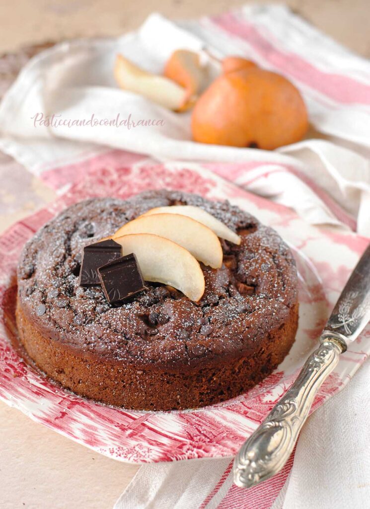 questa immagine rappresenta torta pere e cioccolato vegana ricetta di pasticciandoconlafranca