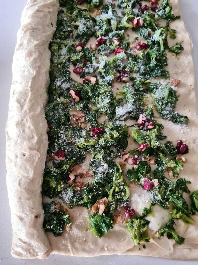 questa immagine rappresenta casatiello vegano alle cime di rapa ricetta di pasticciandoconlafranca