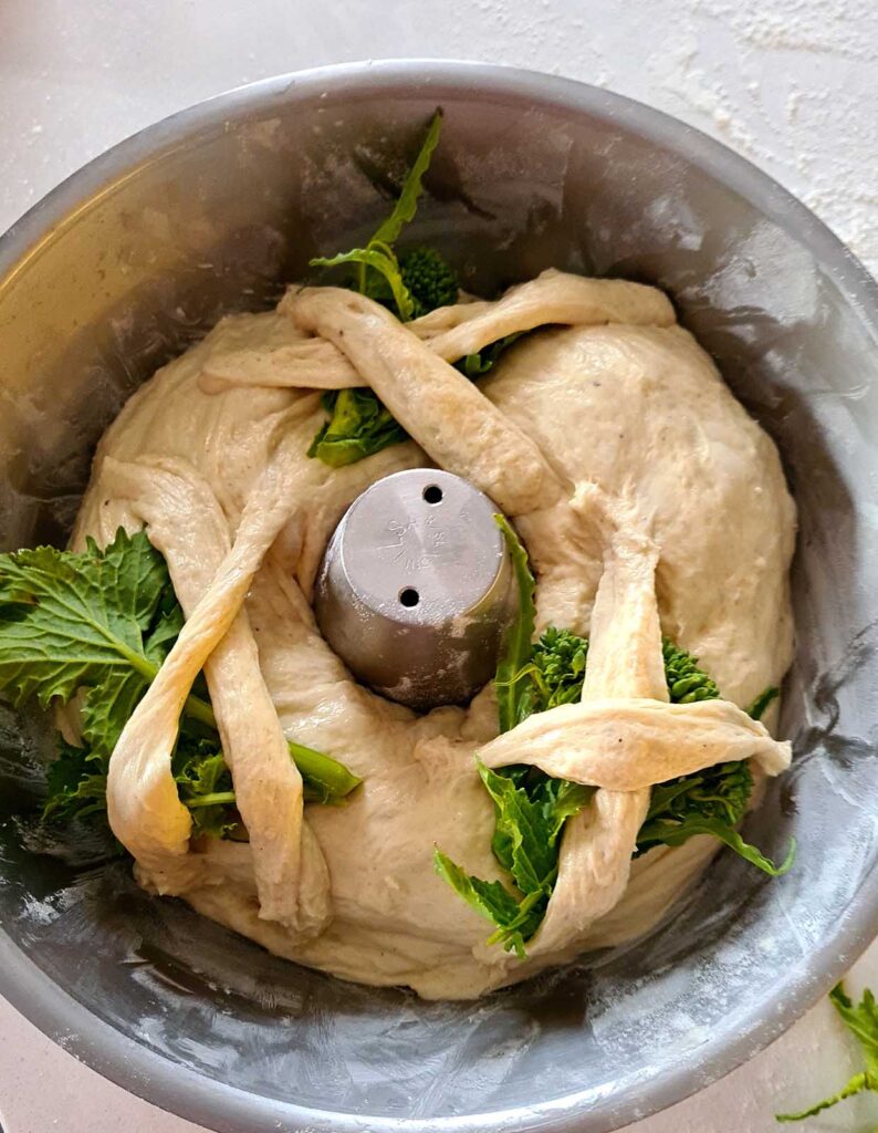 questa immagine rappresenta casatiello vegano alle cime di rapa ricetta di pasticciandoconlafranca