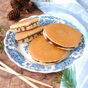 questa immagine rappresenta i dorayaki vegani al cioccolato ricetta di pasticciandoconlafranca