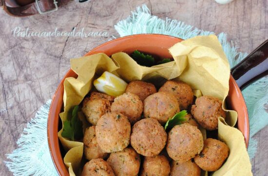 questa immagine rappresenta le polpette di pane vegane ricetta di pasticciandoconlafranca