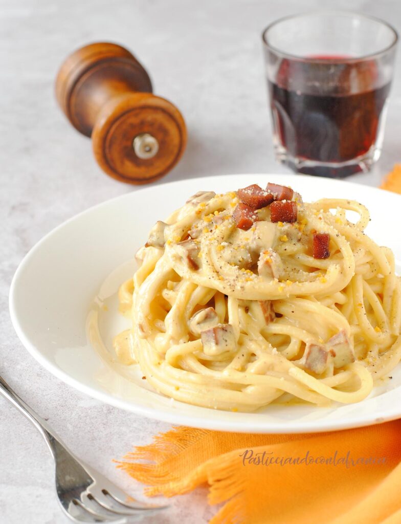 questa immagine rappresenta spaghettoni alla carbonara vegana ricetta di pasticciandoconlafranca