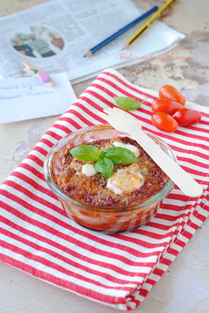 questa immagine rappresenta parmigiana di melanzane senza parmigiano