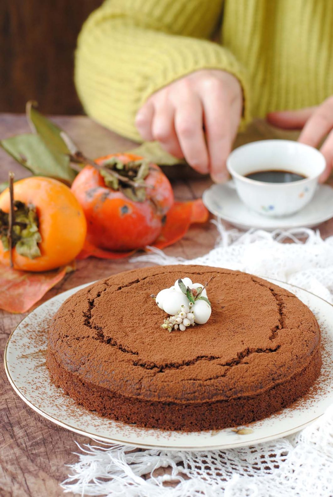 questa immagine rappresenta la torta cachi e cioccolato senza glutine ricetta di pasticciandooconlafranca