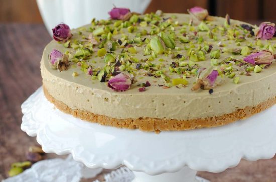 questa immagine rappresenta torta mousse al pistacchio ricetta di pasticciandoconlafranca