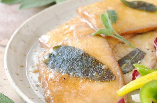 questa immagine rappresenta le scaloppine di tofu con riduzione al melograno ricetta di pasticciandoconlafranca