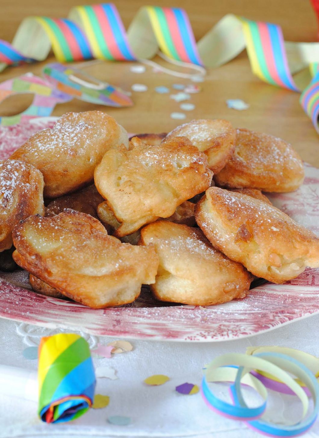 questa immagine rappresenta le frittelle di mele vegane ricetta di pasticciandoconlafranca