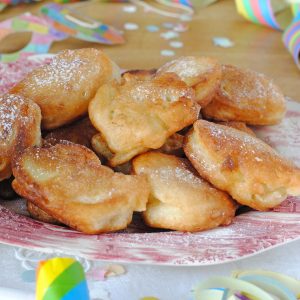 questa immagine rappresenta le frittelle di mele vegane ricetta di pasticciandoconlafranca