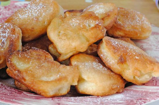 questa immagine rappresenta le frittelle di mele vegane ricetta di pasticciandoconlafranca