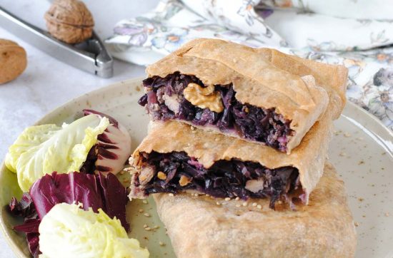 questa immagine rappresenta mini strudel di cavolo viola ricetta di pasticciandoconlafranca