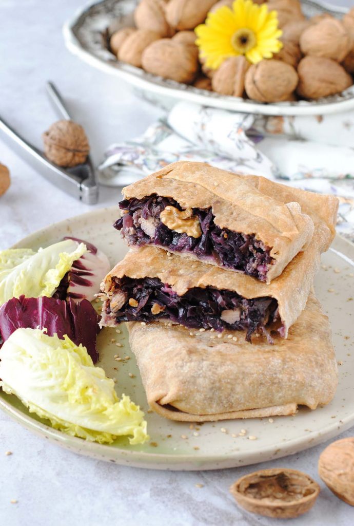 questa immagine rappresenta mini strudel di cavolo viola ricetta di pasticciandoconlafranca